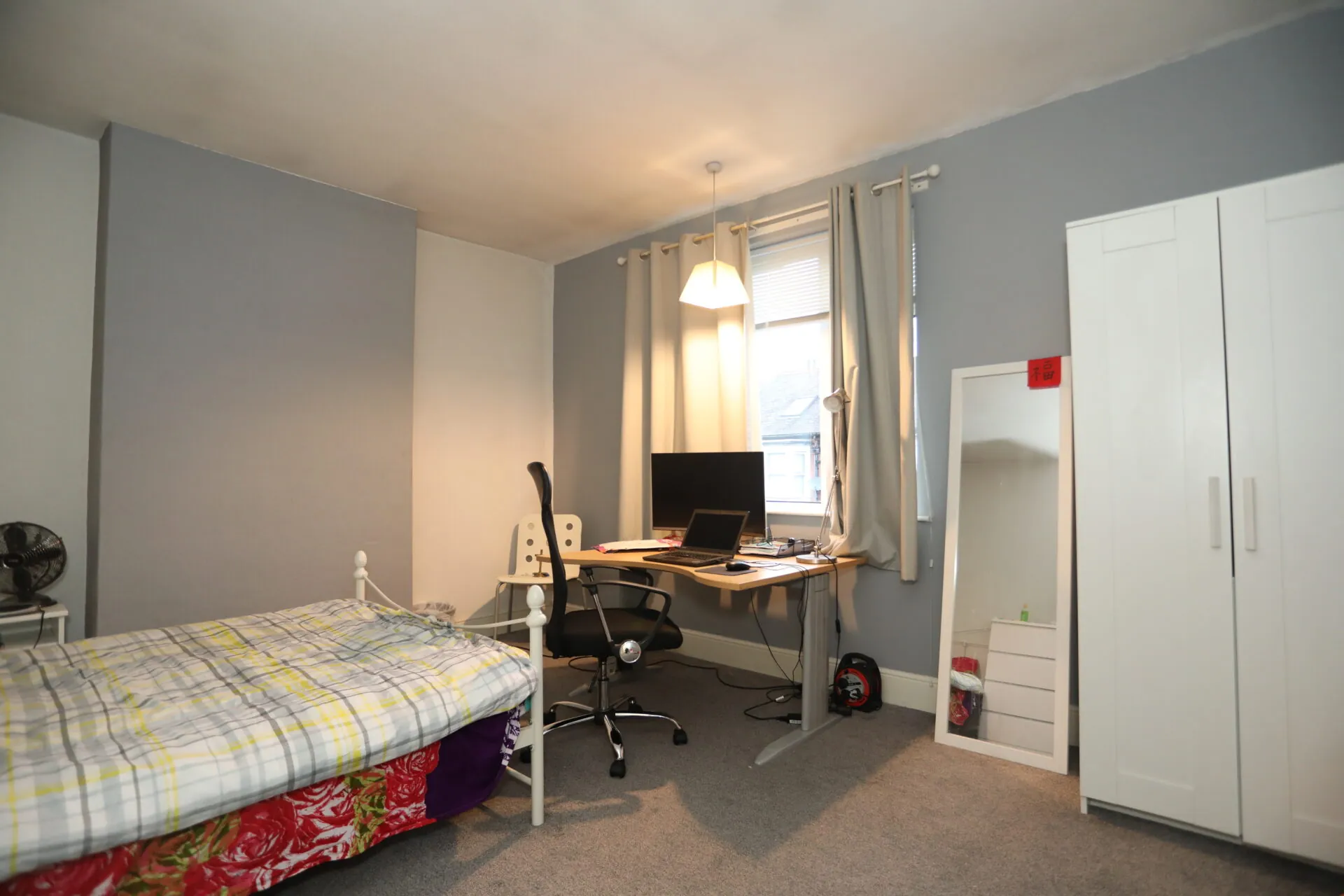 Room Thurlow Road in Leicester