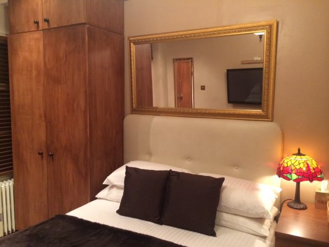 Room Seymour Mews in City of Westminster