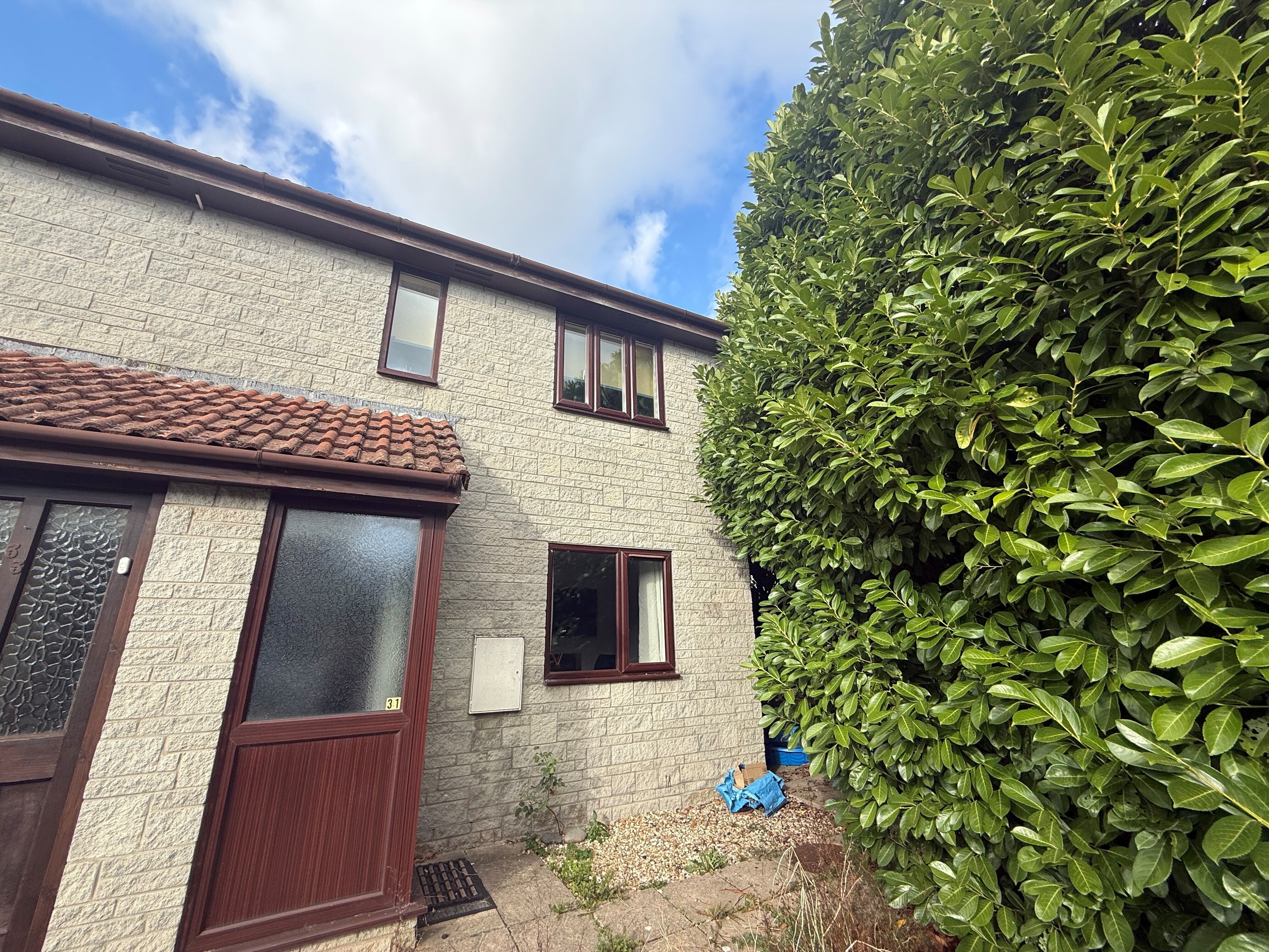 Flat Mowries Court in Somerton