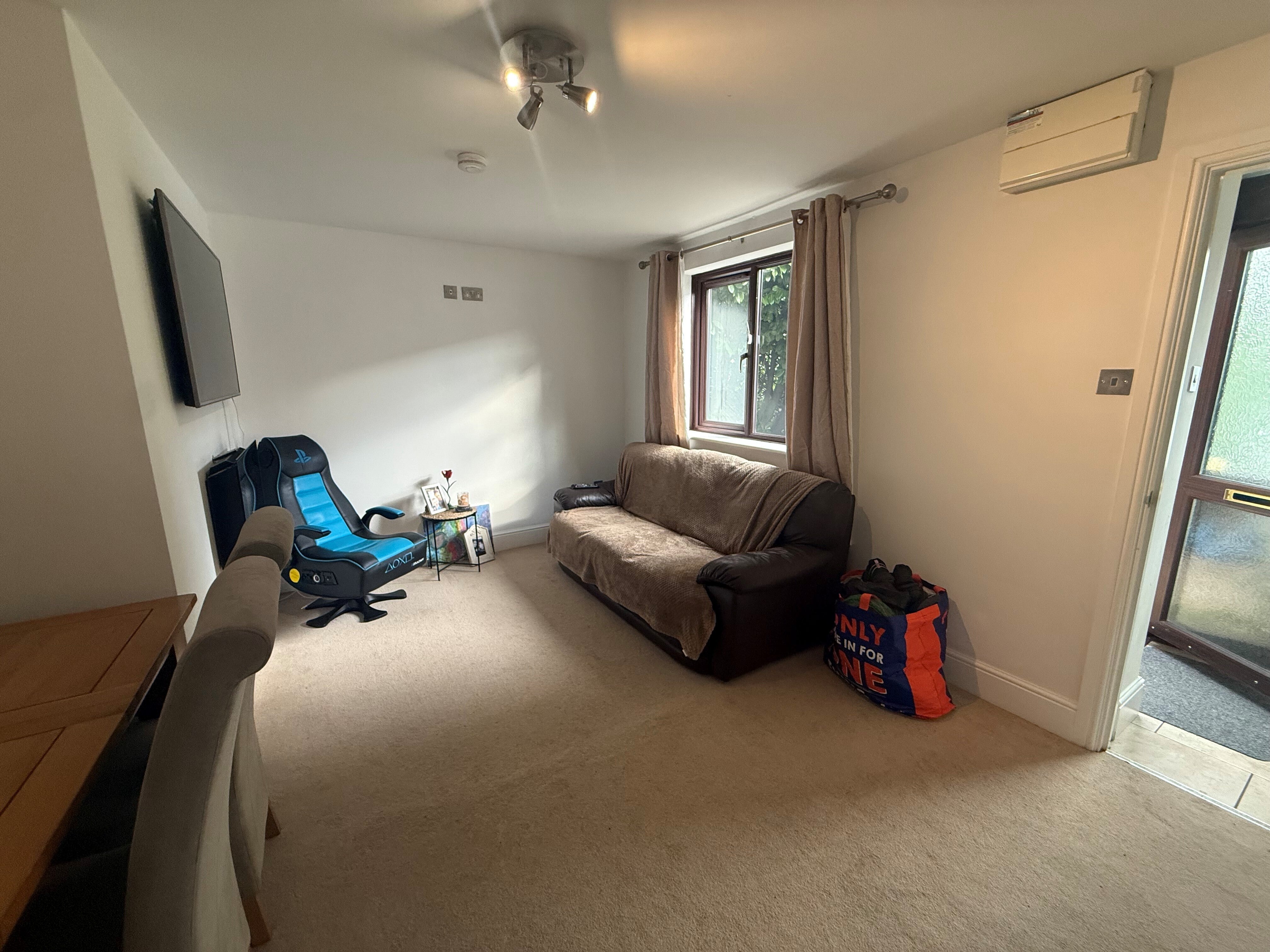Flat Mowries Court in Somerton