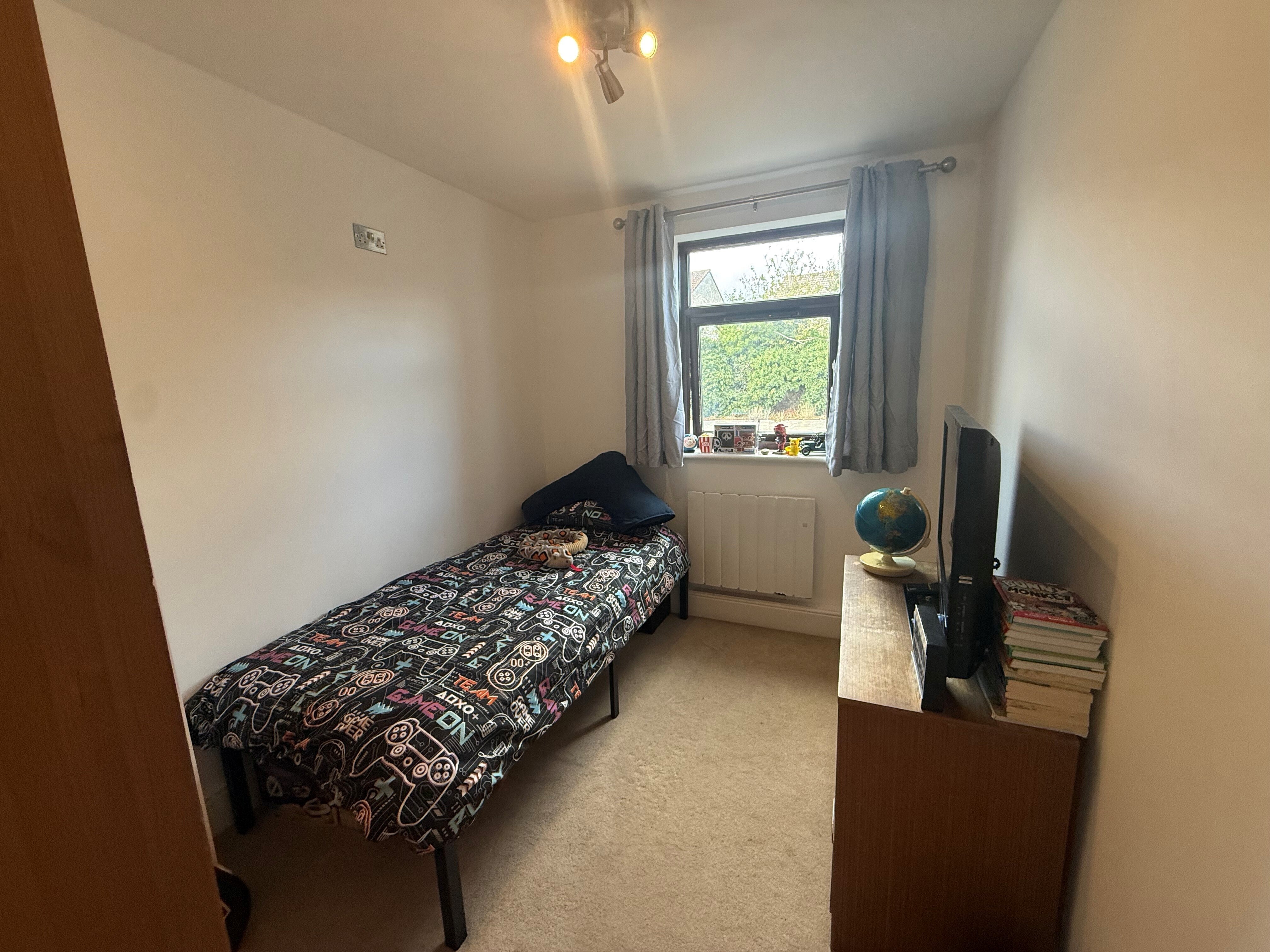 Flat Mowries Court in Somerton