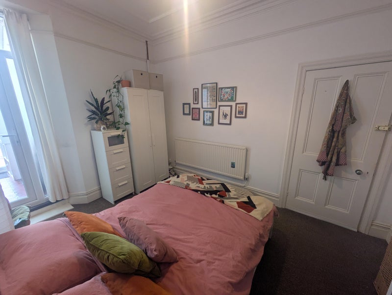 Room Morlais Street in Cardiff
