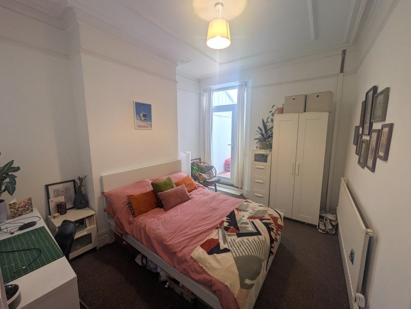 Room Morlais Street in Cardiff