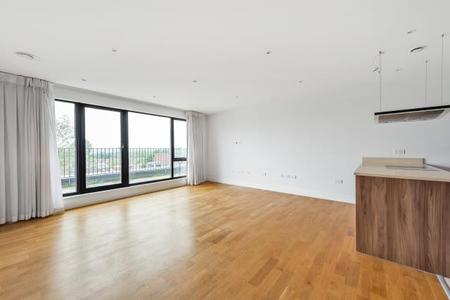 Flat Llanvanor Road in London
