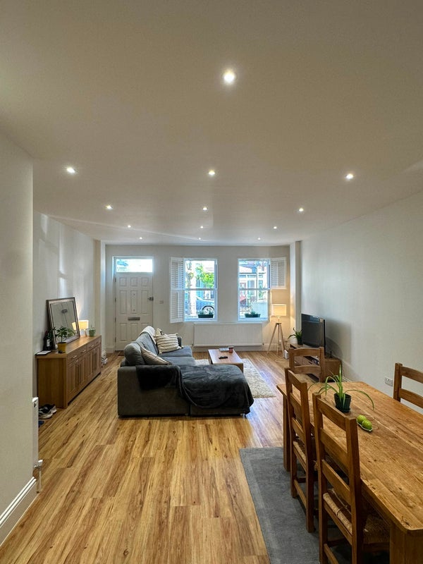 Room Brookwood Road in Greater London