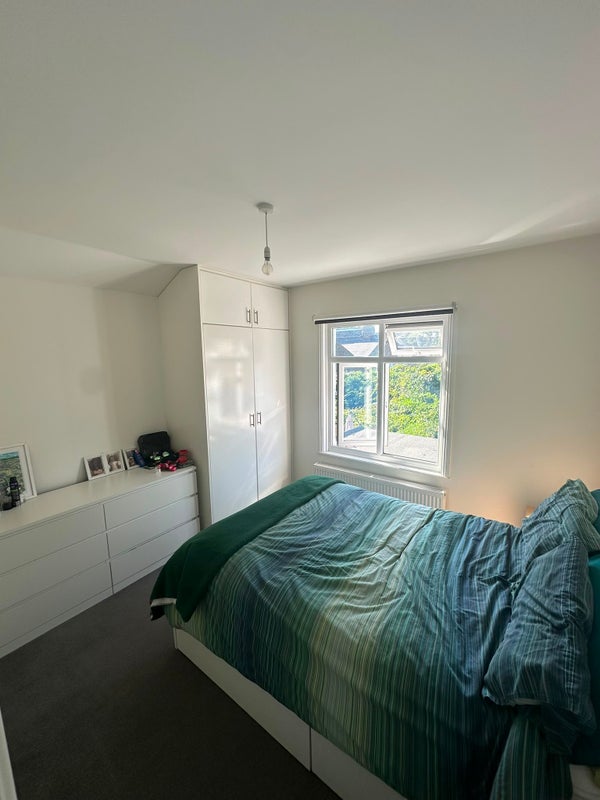 Room Brookwood Road in Greater London