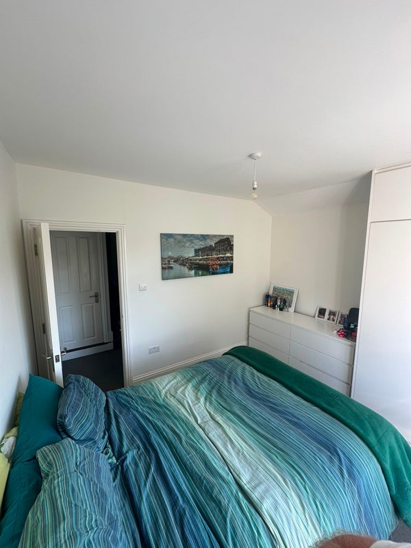 Room Brookwood Road in Greater London