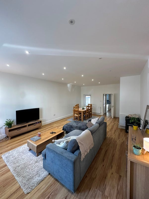 Room Brookwood Road in Greater London