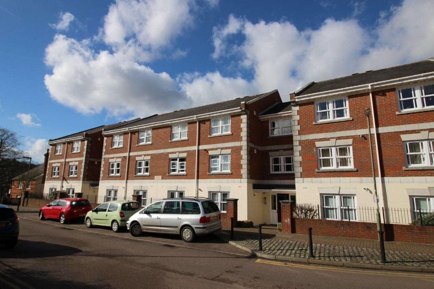 Flat St. Luke's Square in Guildford