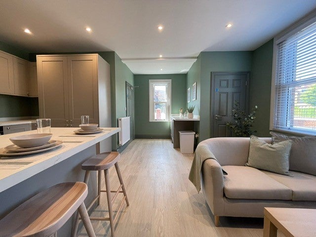 Room Denmark Road in Gloucester