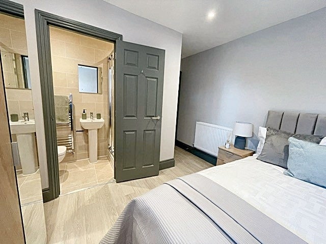 Room Denmark Road in Gloucester