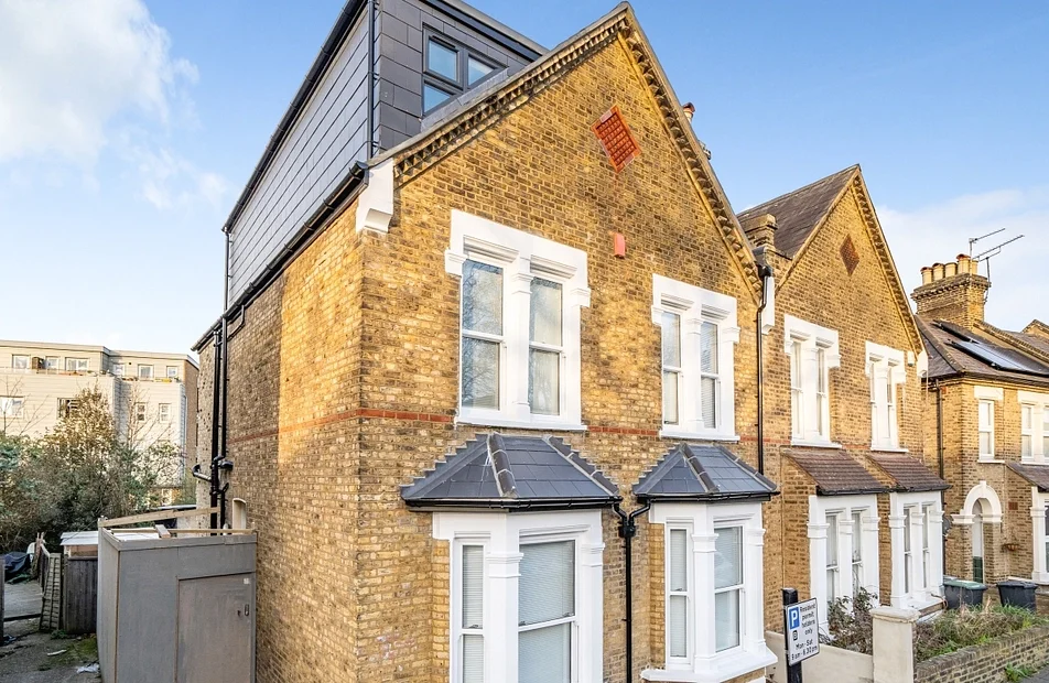 Flat Lee High Road in Greater London