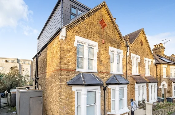Flat Lee High Road in Greater London
