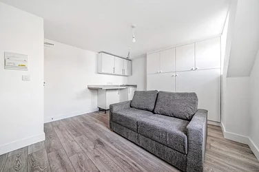 Flat Lee High Road in Greater London