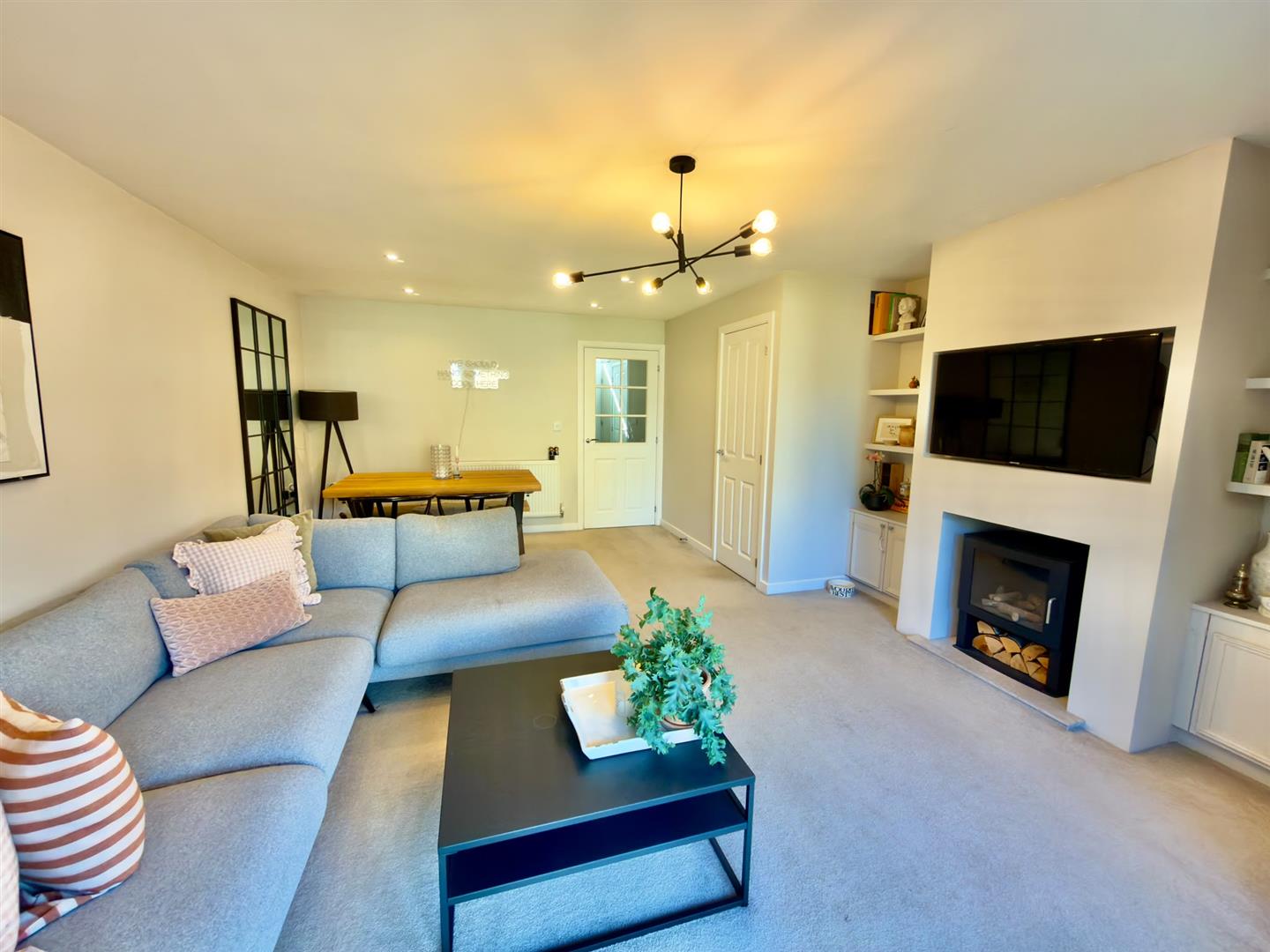House Montagu Close in Leeds