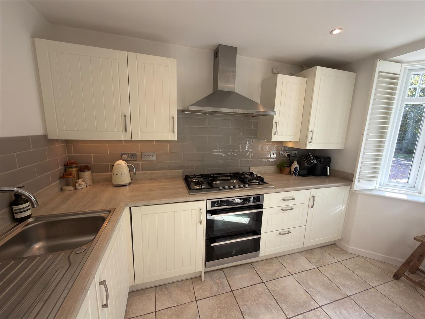 House Montagu Close in Leeds