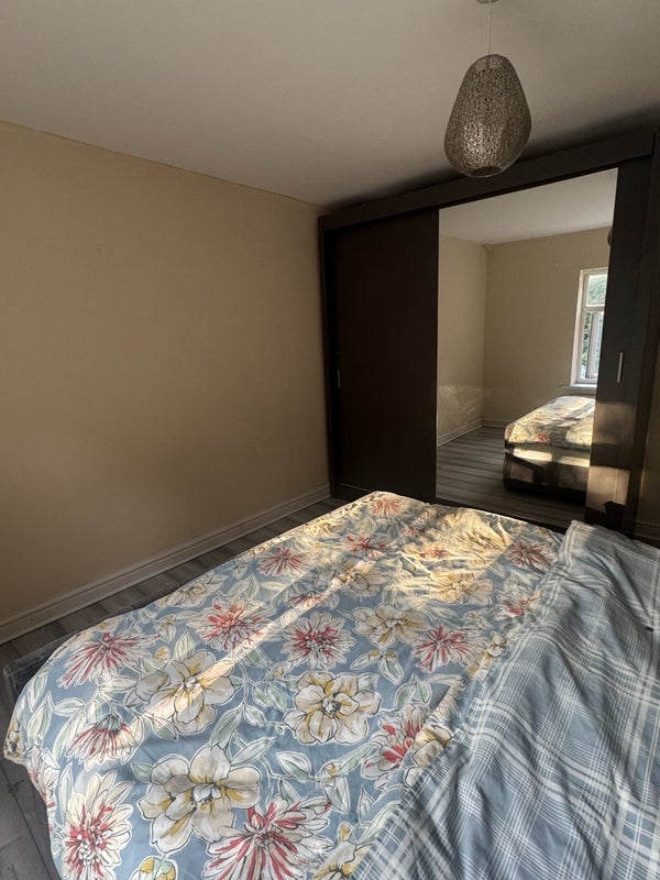 Room Fairholme Road in Manchester