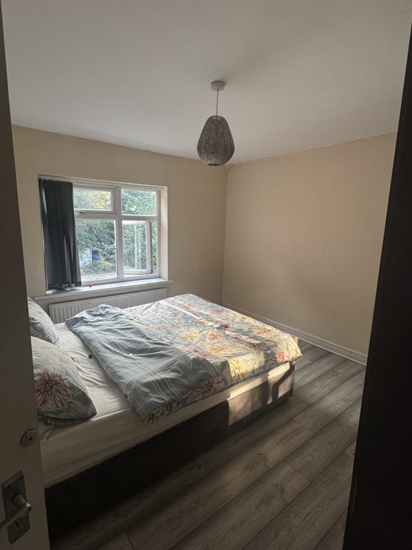 Room Fairholme Road in Manchester