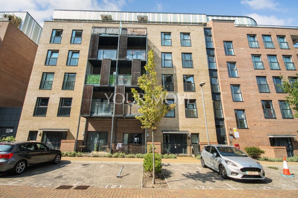 Flat Maxwell Road in Greater London