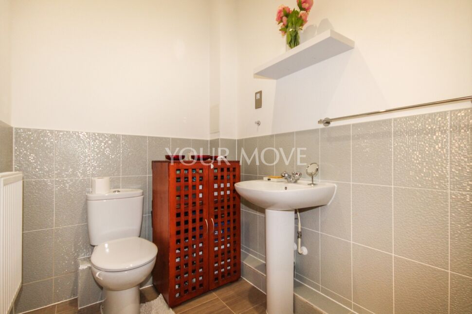 Flat Maxwell Road in Greater London
