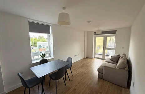 Flat Bowes Road in Greater London