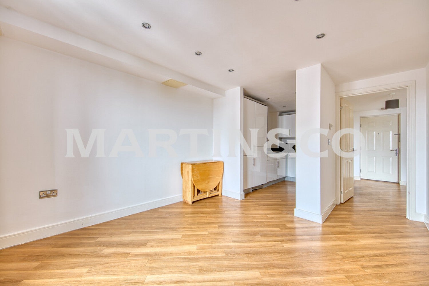 Flat Bramley Crescent in Greater London