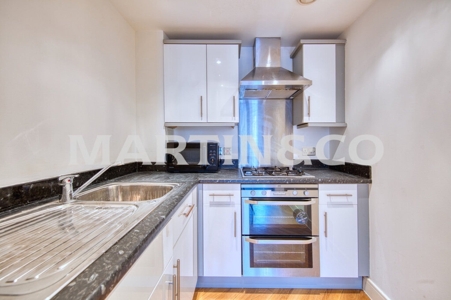 Flat Bramley Crescent in Greater London