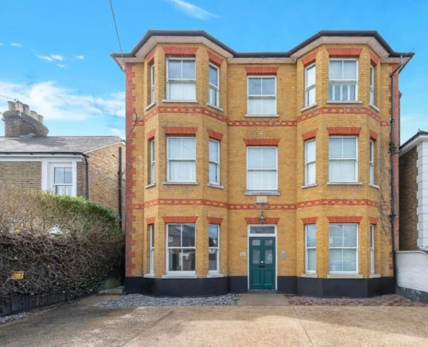 Flat Prince's Road in Elmbridge
