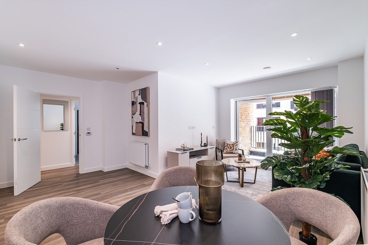 Flat Rolfe Terrace in Greater London