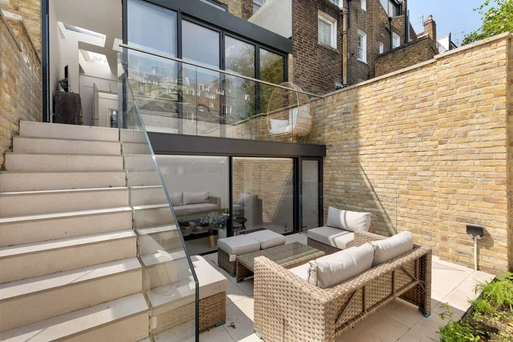House Dagmar Terrace in Greater London