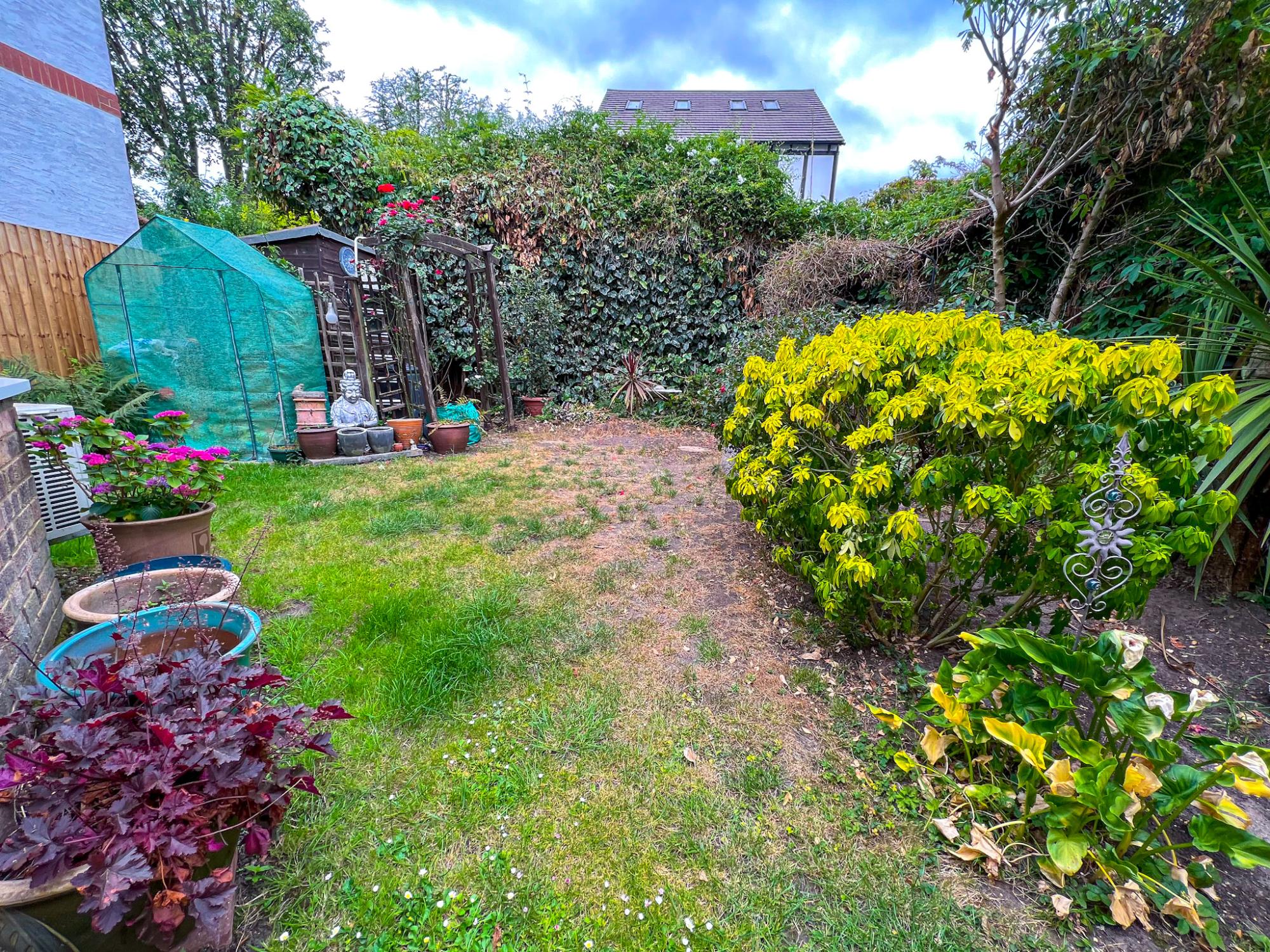 House Kings Chase in Walton on Thames