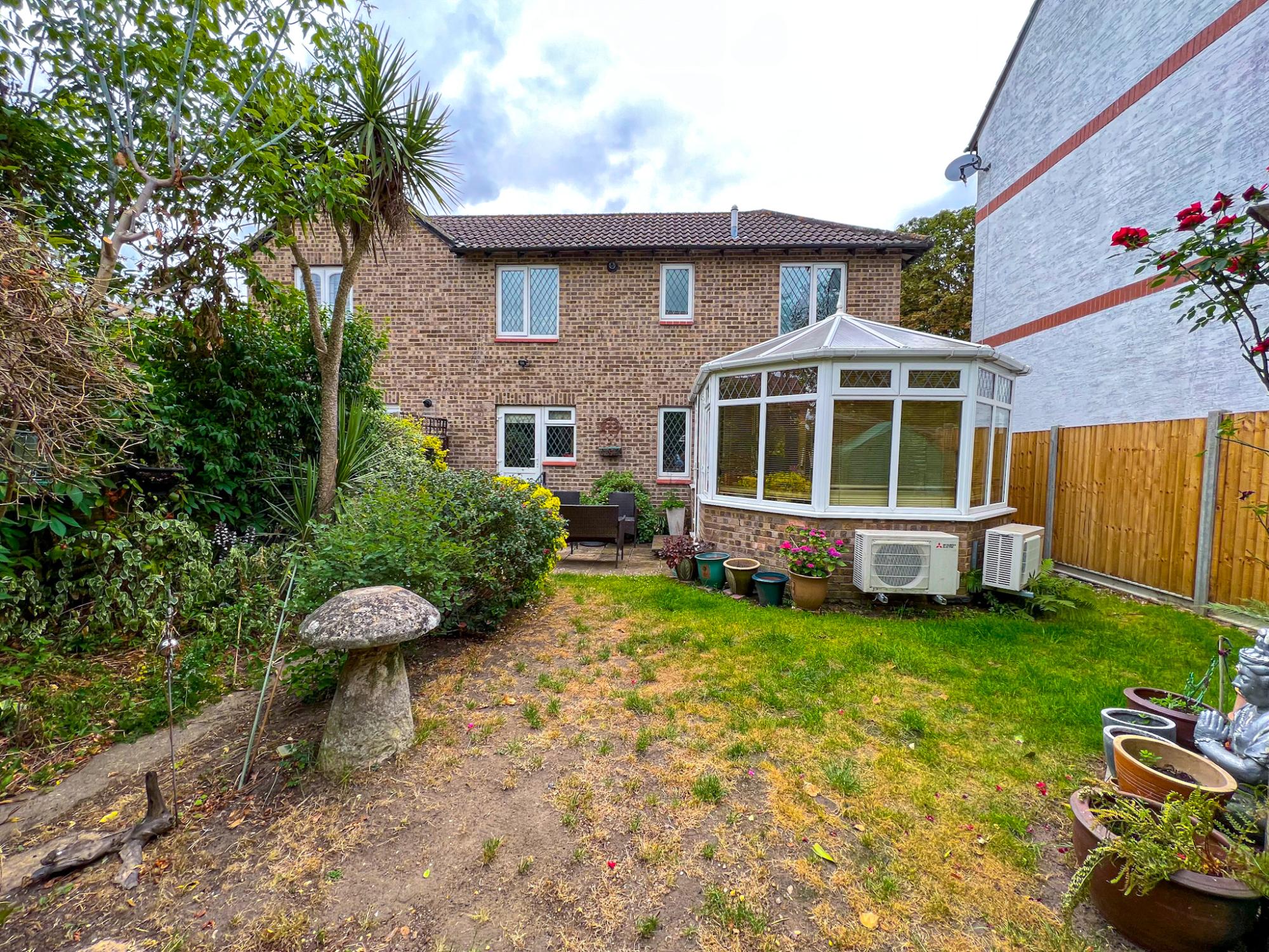 House Kings Chase in Walton on Thames