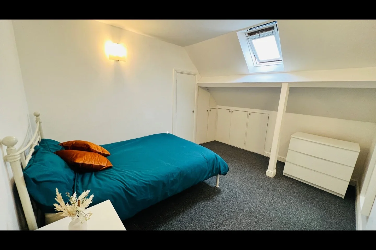 Room Wellington Road in Watford
