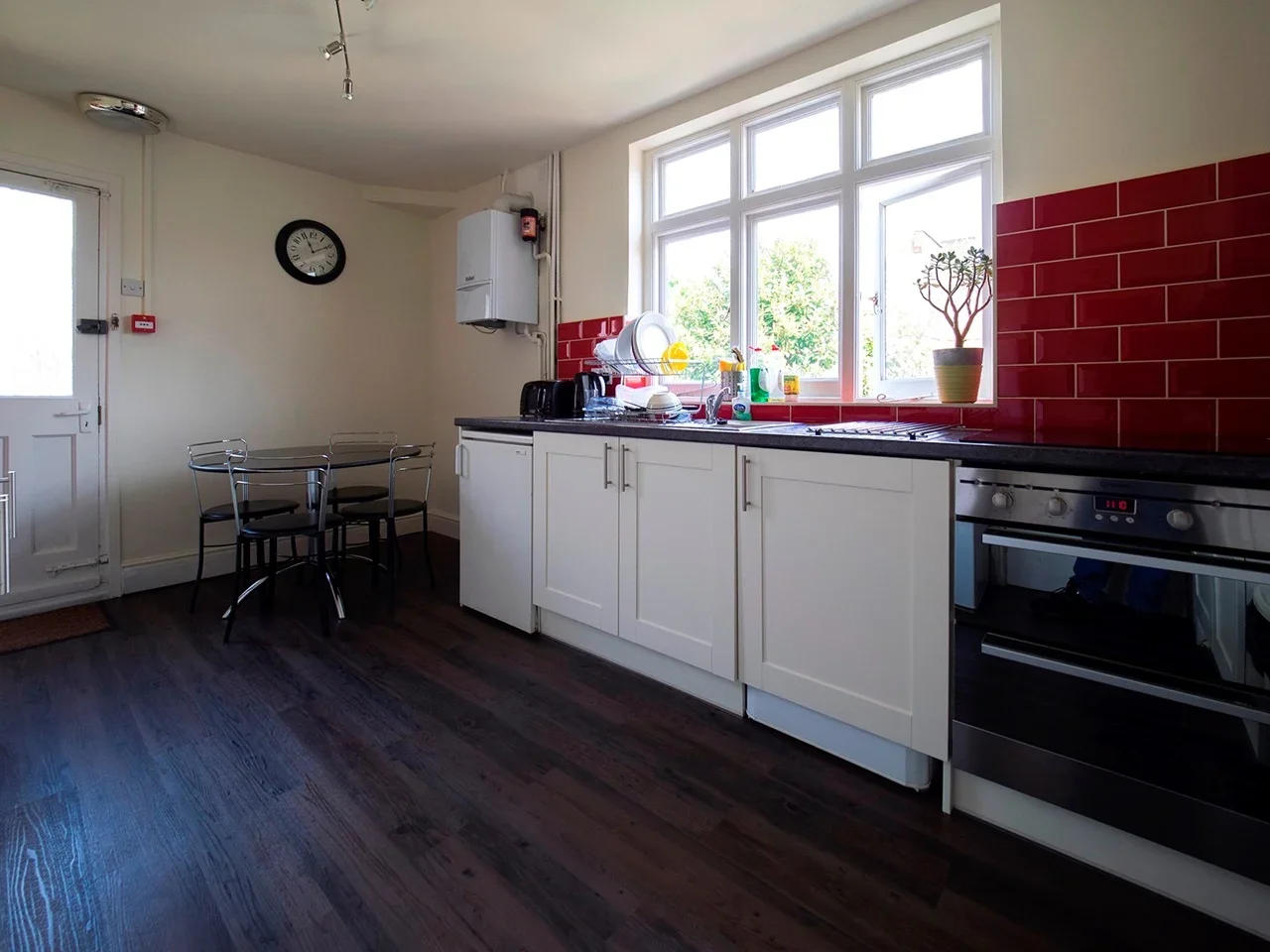 Room Wellington Road in Watford