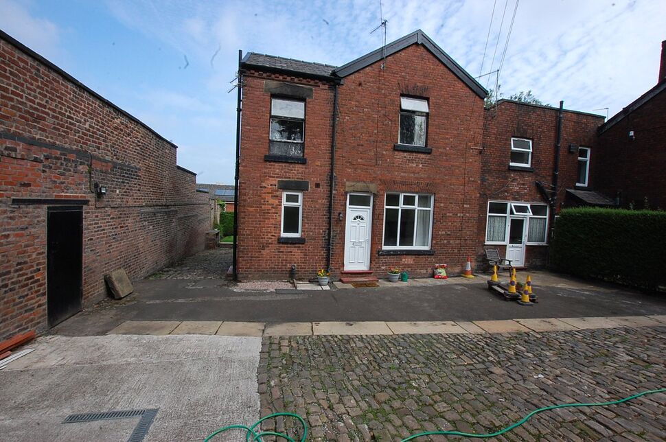 Flat Crescent Road in Tameside