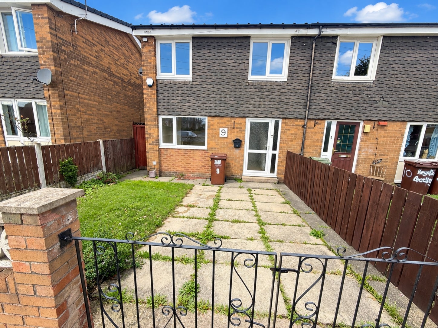 House Chequers Close in Wakefield