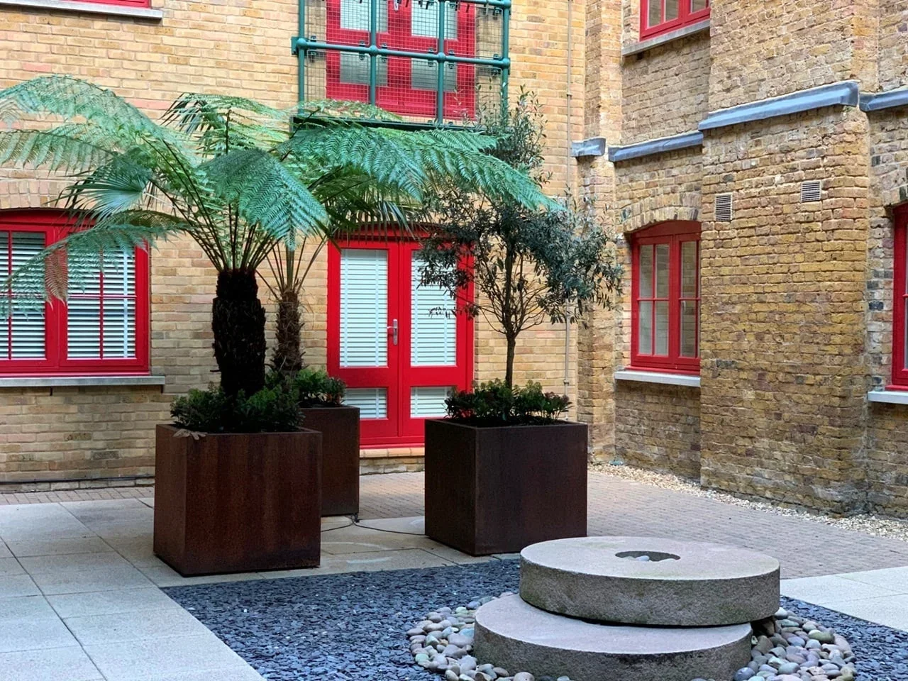 Flat Rotherhithe Street in Greater London