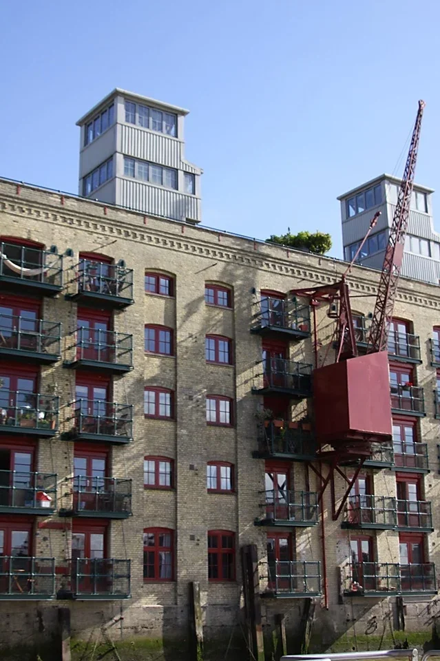 Flat Rotherhithe Street in Greater London