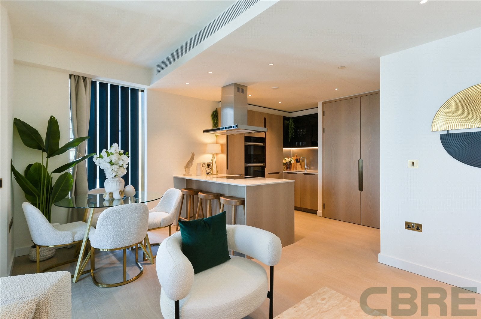 Flat Nine Elms Lane in Greater London