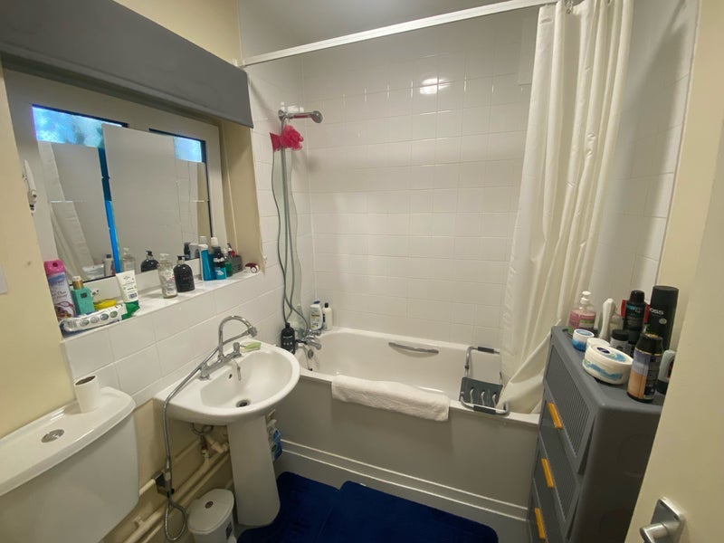 Room Boundary Road in Greater London