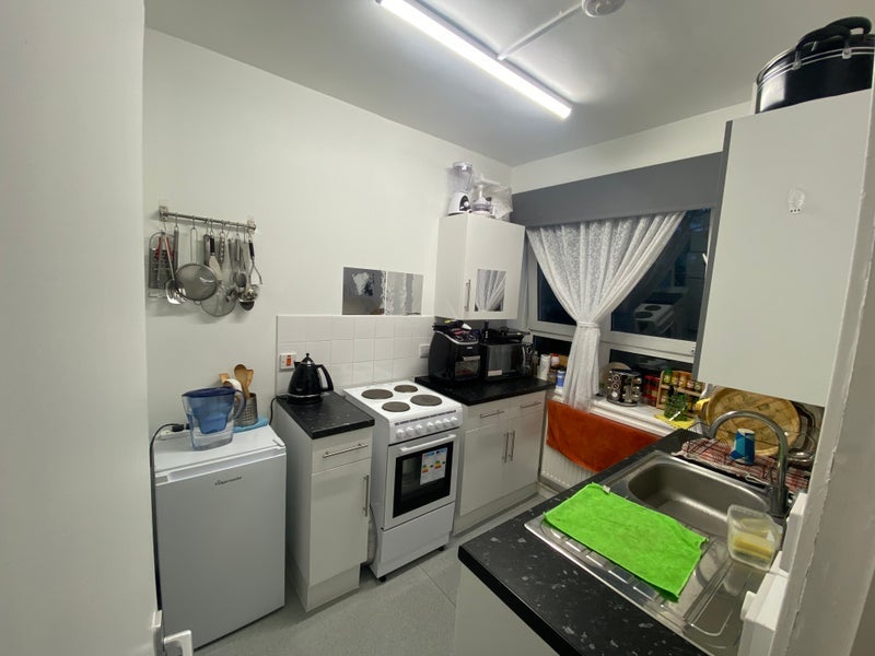 Room Boundary Road in Greater London