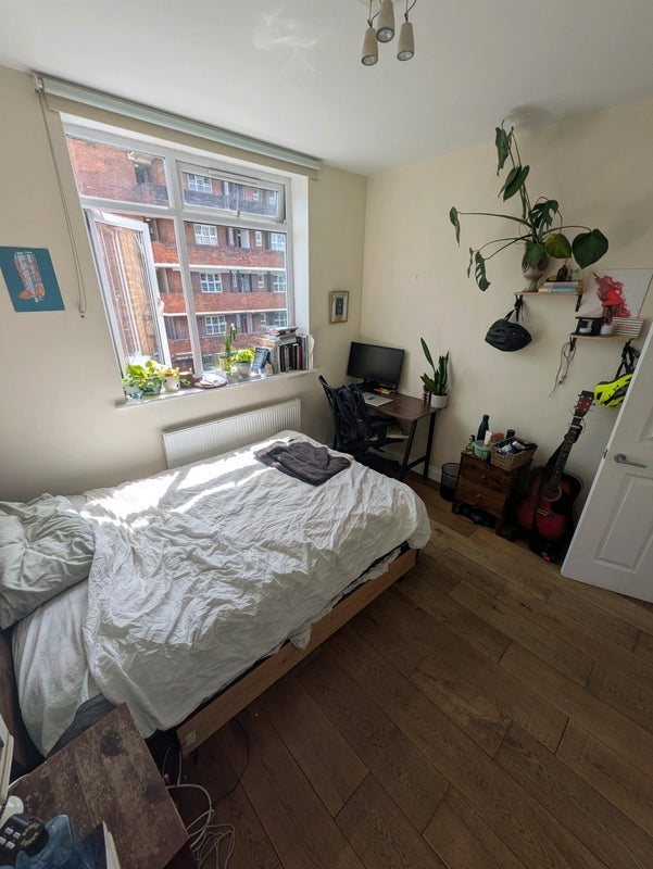 Room Hemming Street in Greater London