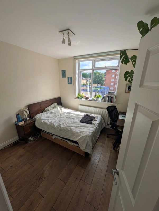 Room Hemming Street in Greater London