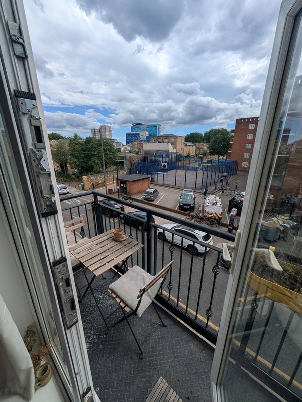Room Hemming Street in Greater London