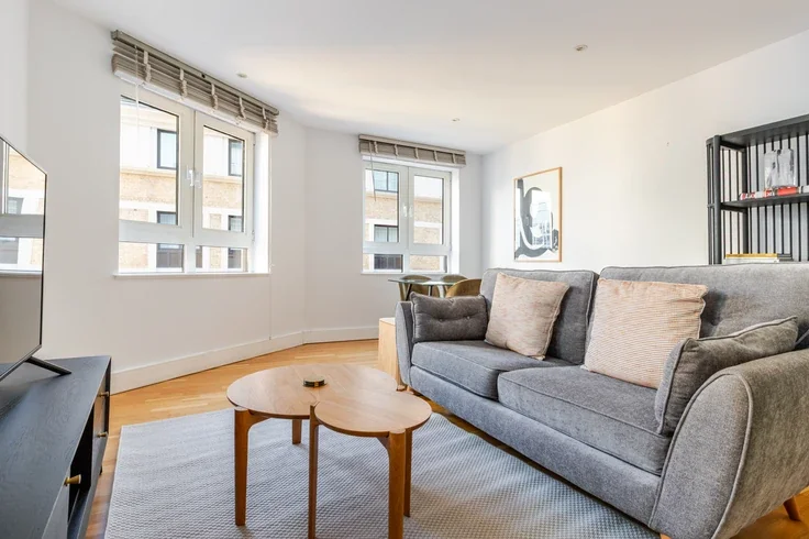 Flat Pepys Street in City of London