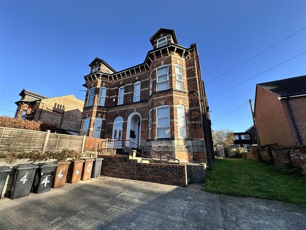 Flat Albert Road in Salford