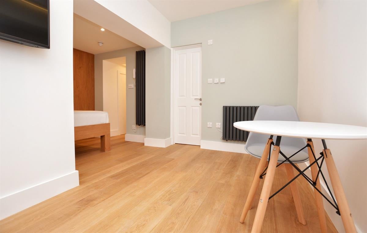 Flat Hornsey Road in Greater London