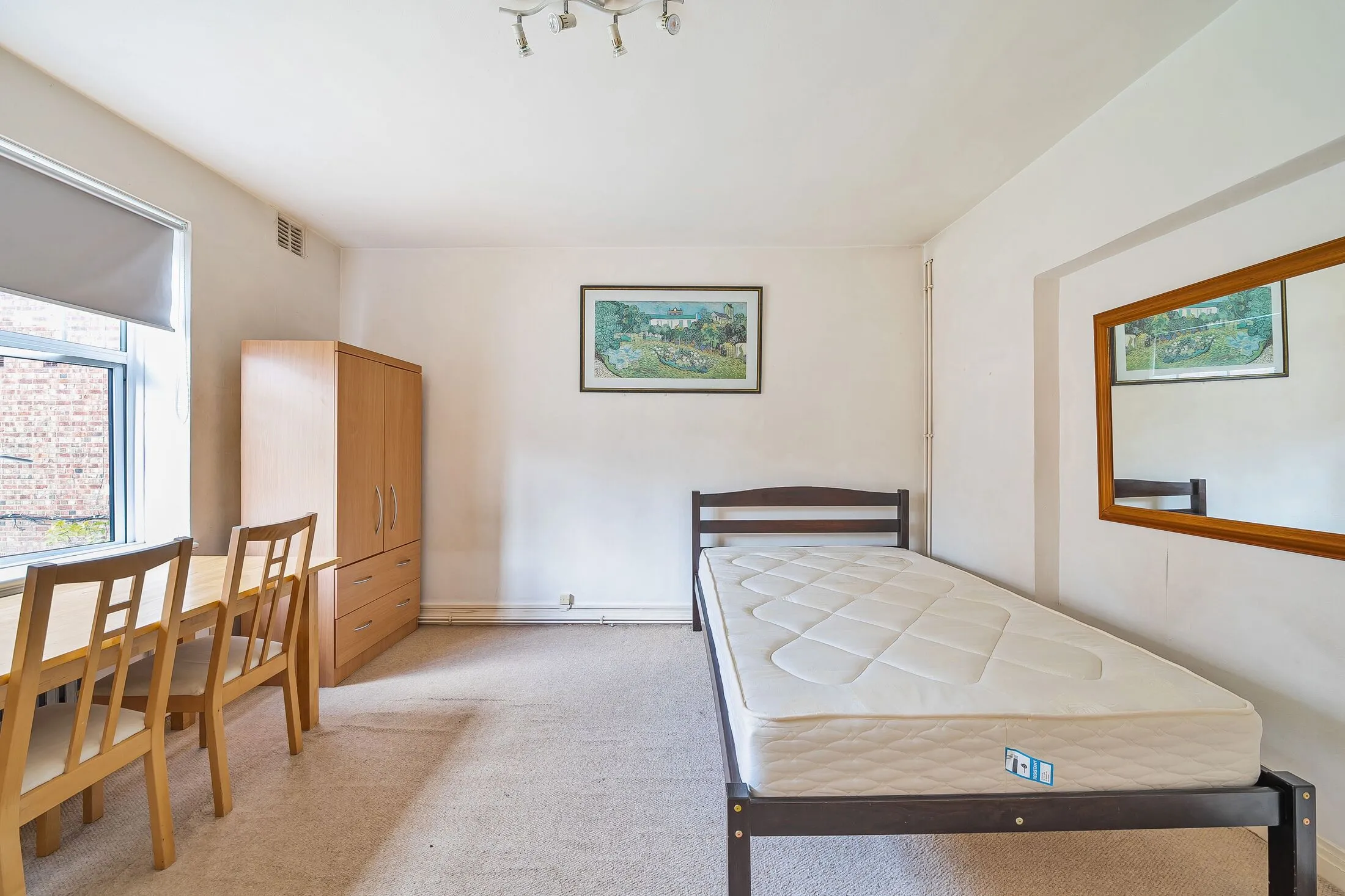 Flat Belsize Grove in Greater London