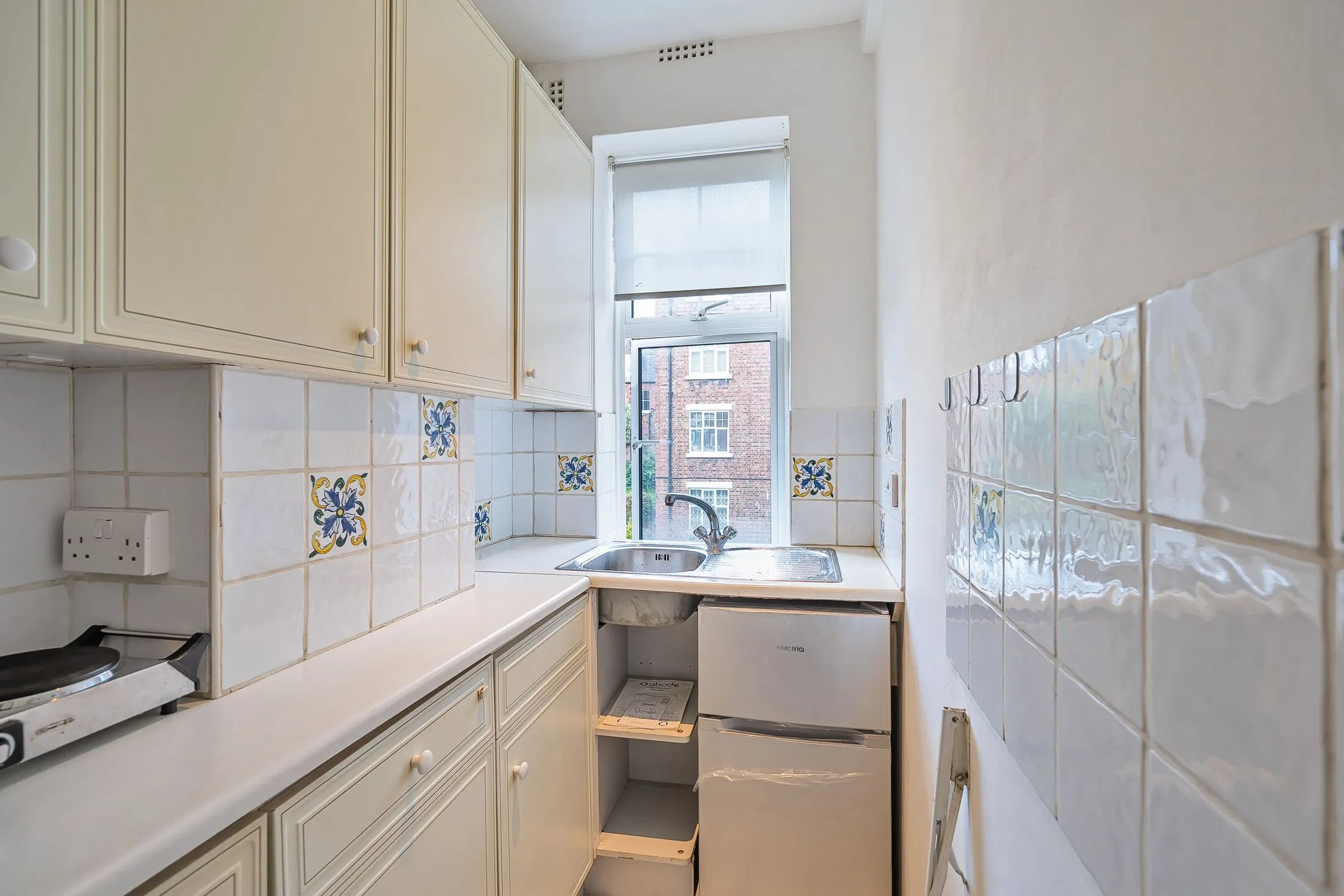 Flat Belsize Grove in Greater London