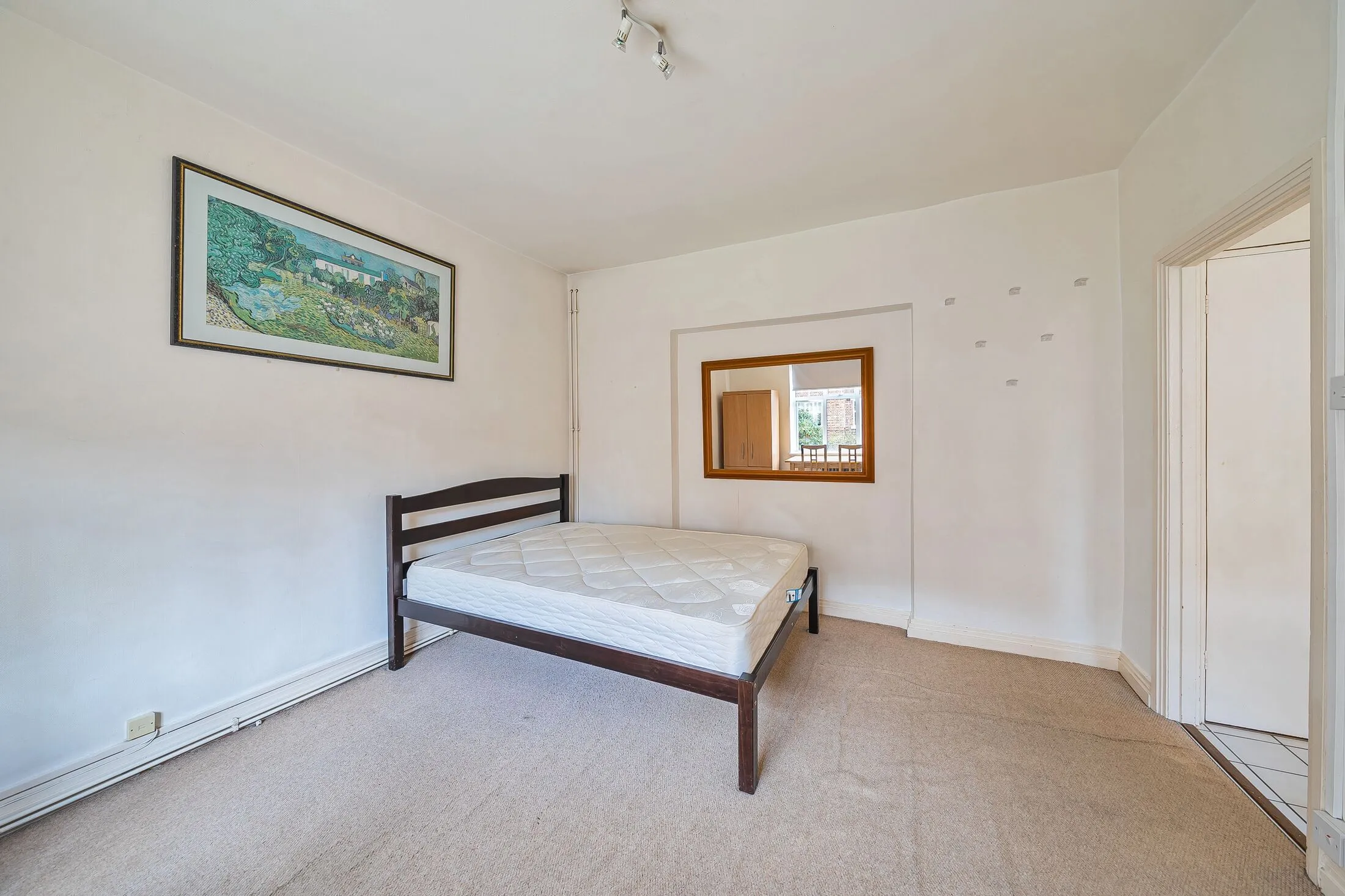 Flat Belsize Grove in Greater London